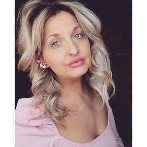 Meet your Posher, Elizabeth